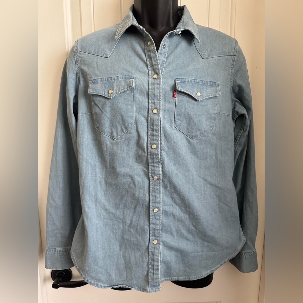 Levi’s Iconic Silhouette in Light Wash Denim, Tailored, Pearlized Snaps, Medium